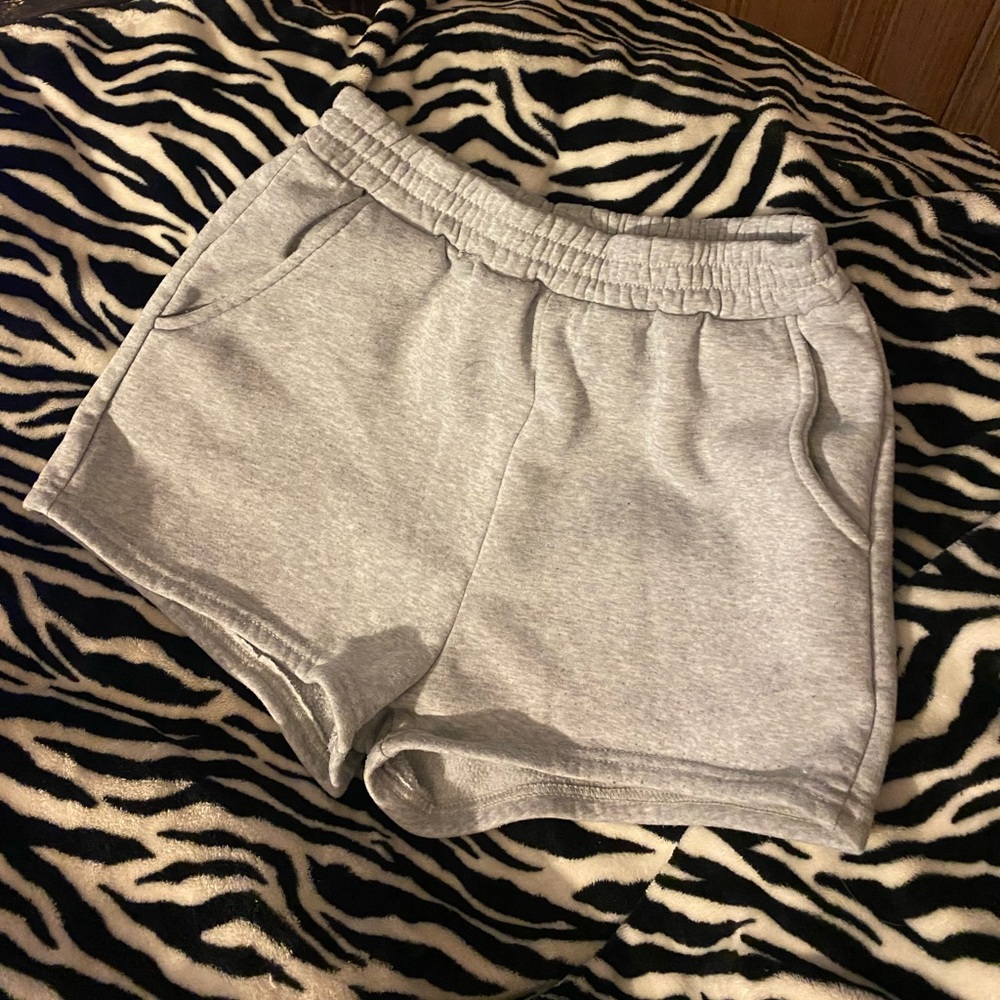 gray shorts
